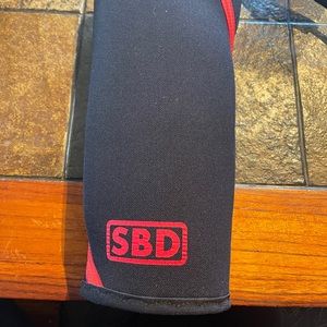 Knee sleeve. Left knee only. Size medium. Brand new